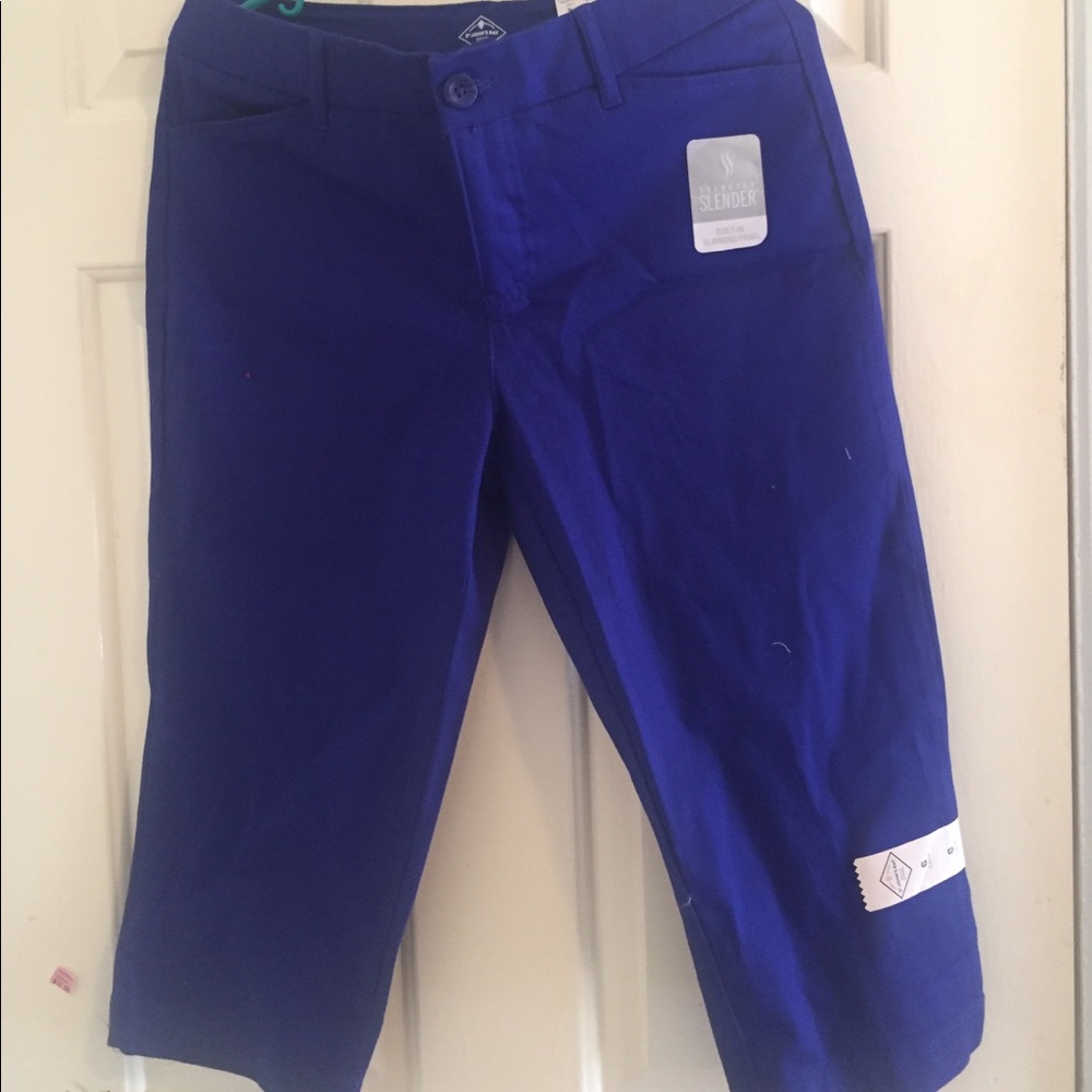 Deep blue mid-rise Capri pants
